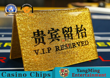 Le carte acriliche della targa di immatricolazione dello scrittorio di affari del commerciante del black jack del baccarat del segno di numero della Tabella di marca della foglia di oro VIP si abbottonano